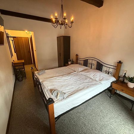 Hotel Plzensky Dvur Frýdek-Místek Esterno foto
