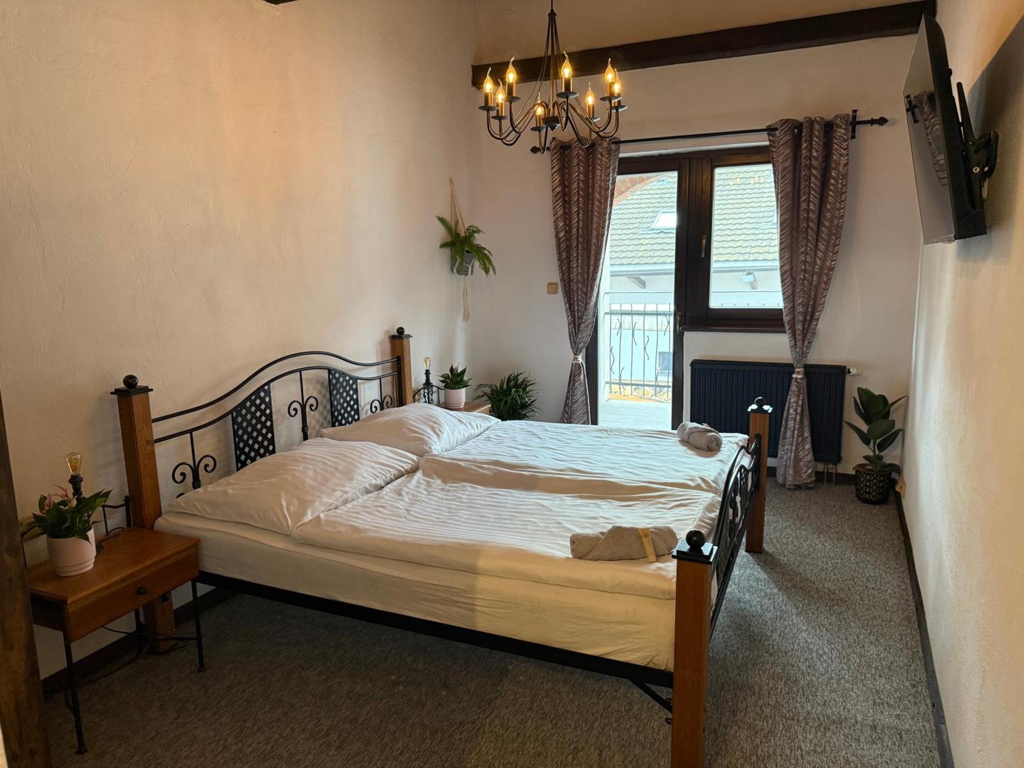 Hotel Plzensky Dvur Frýdek-Místek Esterno foto