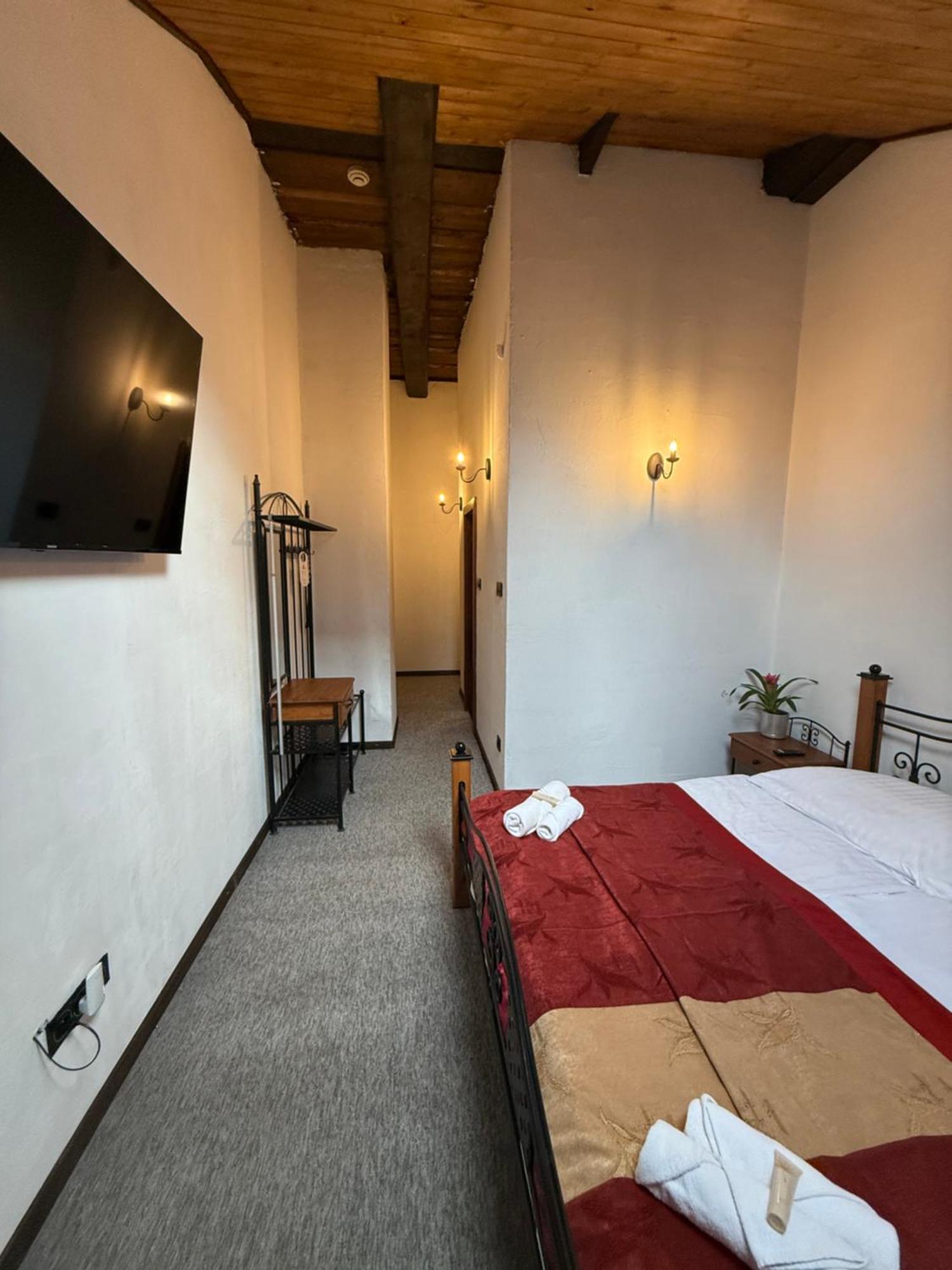 Hotel Plzensky Dvur Frýdek-Místek Esterno foto