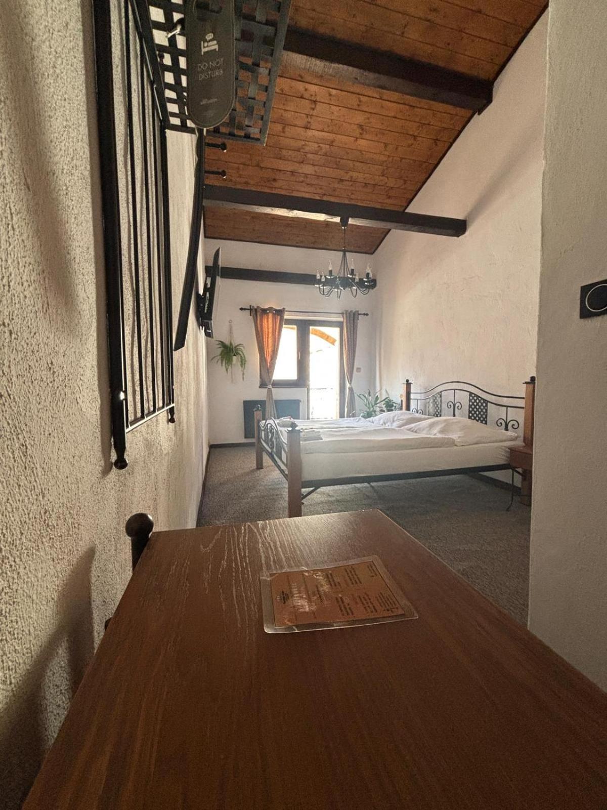 Hotel Plzensky Dvur Frýdek-Místek Esterno foto